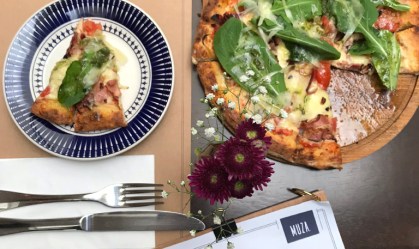 Restaurante Muza tem bar de saladas e pizza de dia, na Vila Nova Conceição