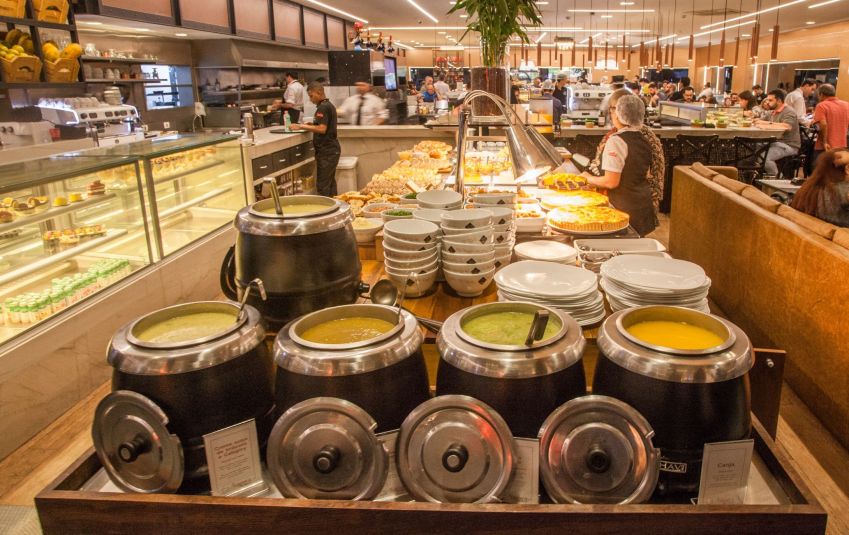 Bella Paulista oferece buffet de sopas à vontade todas as noites por R$ 83 / Caio Ferrari