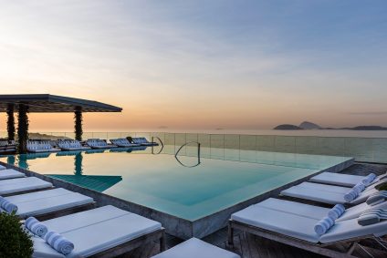 Foto no pôr-do-sol do Rooftop Hotel Fasano Rio de Janeiro