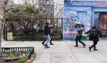 Bastidores de 'Parts Unknown', de Anthony Bourdain, com o diretor Morgan Fallon