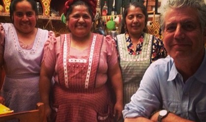 Bourdain experimenta a comida 'de rua' passional do México