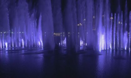 Dubai inaugura a maior fonte do mundo; veja vídeo