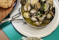 Baru Marisqueria celebra 7 anos com homenagem às mulheres da gastronomia