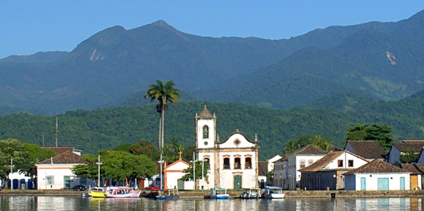 A charmosa Paraty reúne tudo o que uma boa viagem precisa: história, passeios diversos e excelente gastronomia / Adobe stock