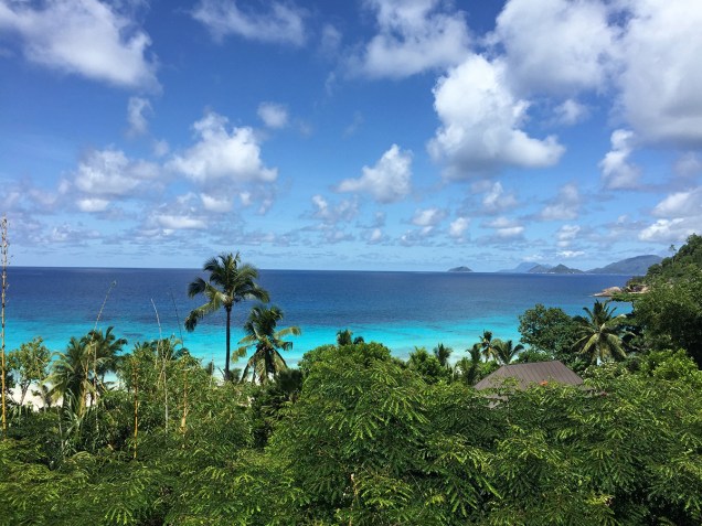 Seychelles com suas águas em tons de azul é um convite ao romantismo / Daniela Filomeno