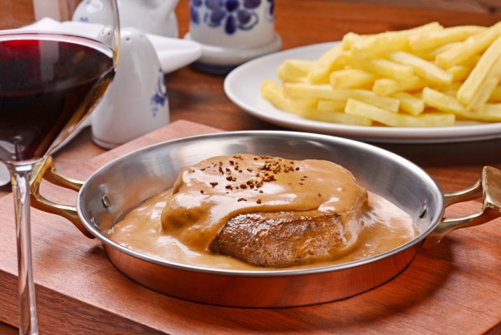 Bife a Lisboa do Rancho Português • Divulgação