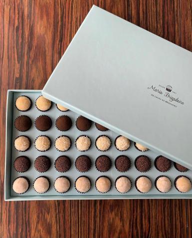 Maria Brigadeiro faz brigadeiros artesanais desde 2007, com sabores diferentes e chocolate próprio • Divulgação