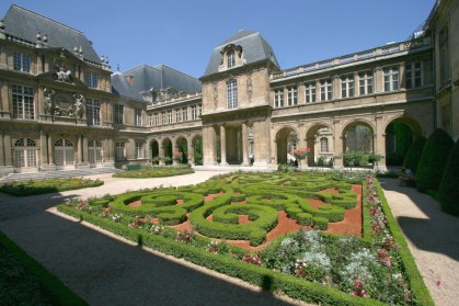 Fachada do Museu Carnavalet, em Paris