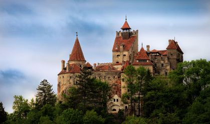 Castelo do Drácula distribui vacinas contra Covid-19 para visitantes