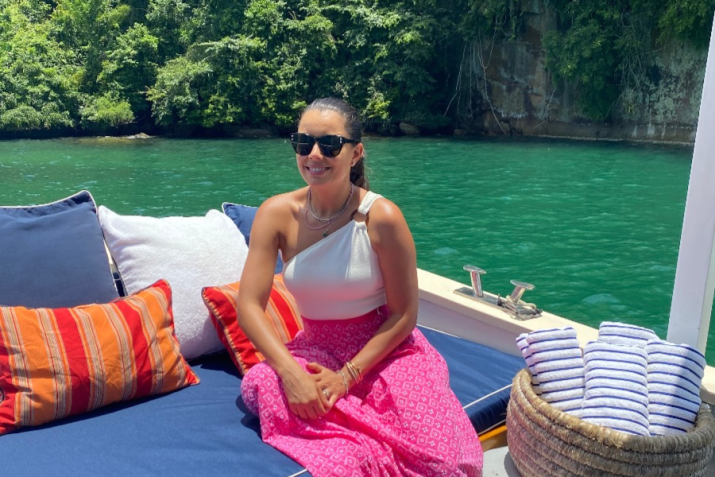 Daniela Filomeno pelas águas da Baía de Paraty • CNN Viagem & Gastronomia
