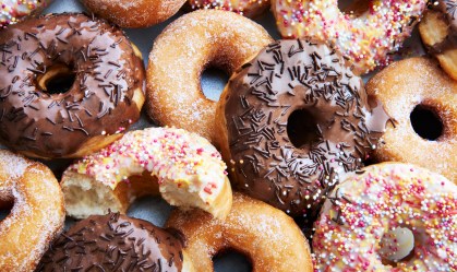 Conheça a história do donuts e onde pedir o seu no Rio de Janeiro