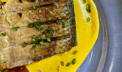 Conheça a receita do piraputanga assado recheado com farofa de panko do chef Sylvio Trujillo
