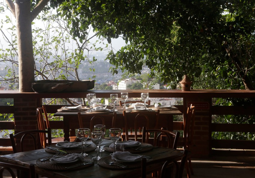 Um dos mais tradicionais restaurantes do Rio, Aprazível está localizado no bairro de Santa Teresa, com uma lista vista para o Rio de Janeiro • Rodrigo Sampaio