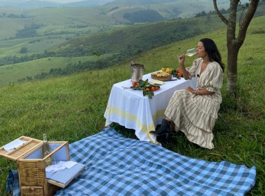 Daniela Filomeno em piquenique na Serra da Bocaina