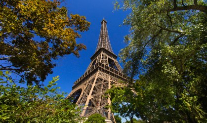 Torre Eiffel reabre para visitação após ficar quase nove meses fechada