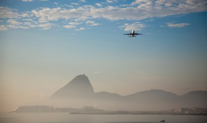 Vai viajar no feriado? Saiba como tirar o Certificado Nacional de Vacinação