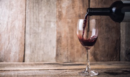 Por que certos vinhos podem custar fortunas enquanto outros são tão baratos?