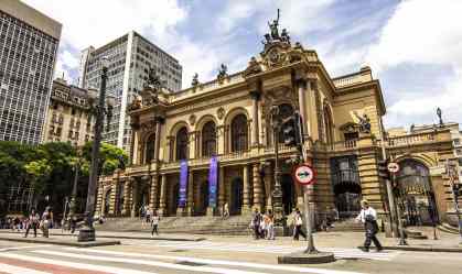 Theatro Municipal completa 110 anos com programação especial