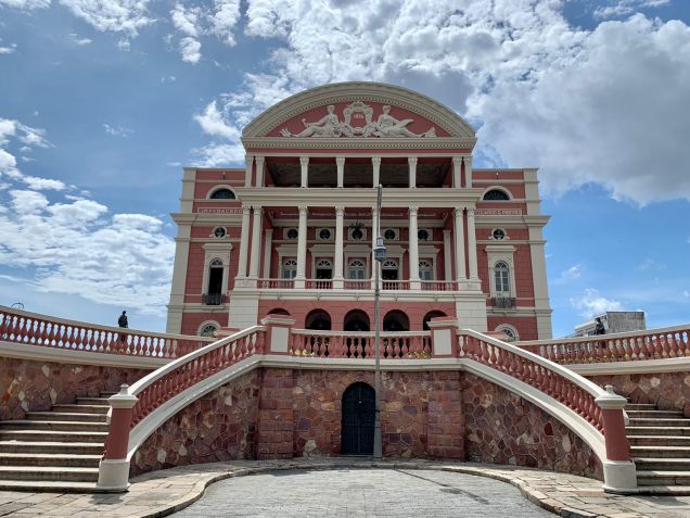 Teatro Amazonas é cartão-postal de Manaus e símbolo do estado do Amazonas • Saulo Tafarelo