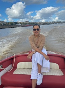 Daniela passeio rio garonne