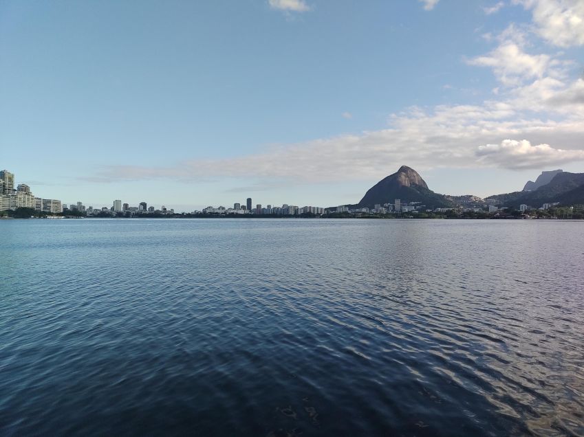Lagoa Rodrigo de Freitas é cenário para diferentes atividades ao ar livre no Rio de Janeiro / Foto: Unsplash/divulgação