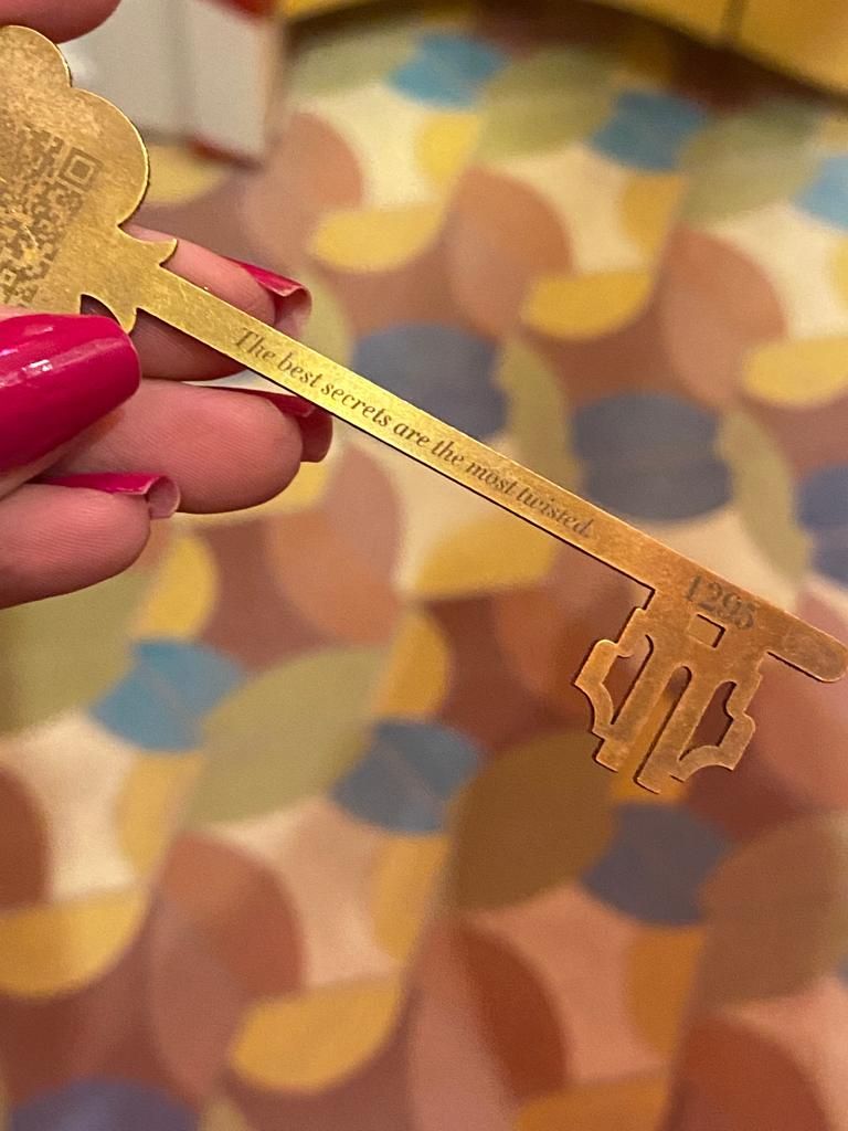 A comanda do bar, que tem ticket médio acima de R$ 500, é em formato de chave / Tina Bini