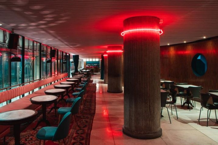 Icônico Riviera Bar reabriu em 2022 e está aberto 24h por dia • Divulgação