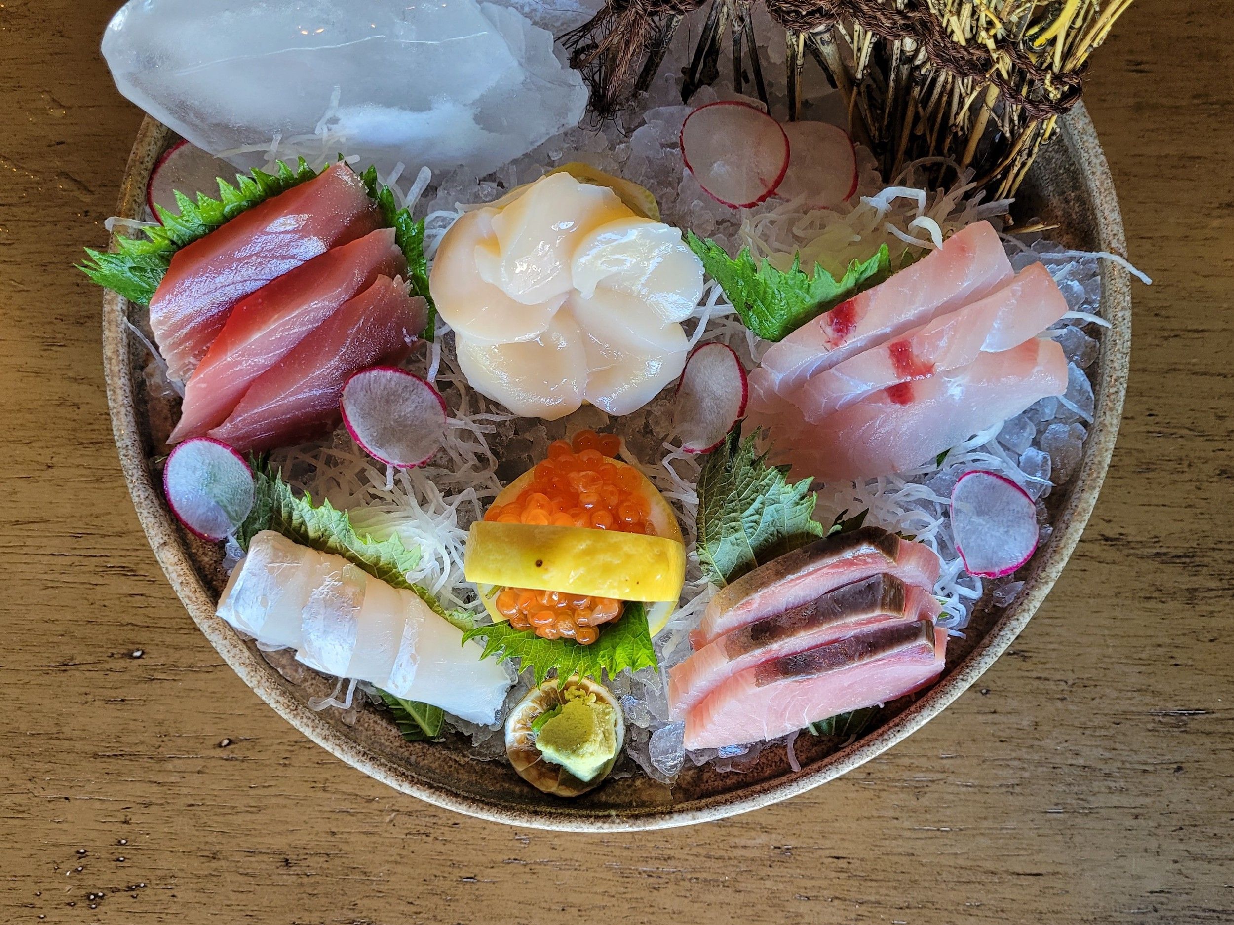 SPICY FISH 6 seleção de sashimis do chef com ikura