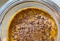 Aprenda a fazer o doce de leite mineiro, com farofa de canela e raspas de chocolate