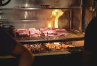 Churrasco hermano: 5 restaurantes que fazem sucesso preparando carnes na parrilla