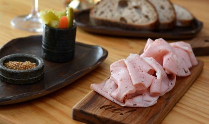 AE!Cozinha lança menu pop-up para comer na calçada ou em casa