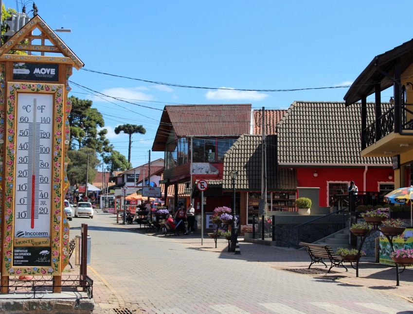Monte Verde, em Minas Gerais, reúne diferentes tipos de restaurantes para os turistas. Apesar de conhecida pelas baixas temperaturas, tem programação durante o ano inteiro / Divulgação