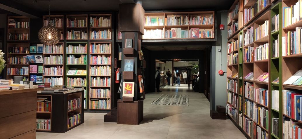 Cultura Alfabeta funciona como livraria, cinema e cafeteria  Giuliana Nogueira