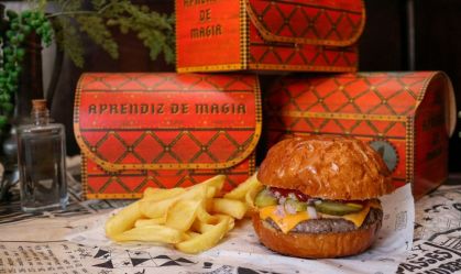 Hamburgueria inspirada em Harry Potter inaugura nova unidade em SP