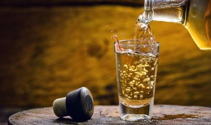 Dia da Cachaça: marcas centenárias buscam se modernizar e focam no público jovem