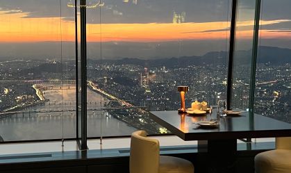 Como é ter uma refeição no 5º edifício mais alto do mundo