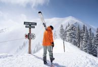 Temporada de inverno nos EUA: resorts de esqui unem esportes radicais e aconchego em meio a neve