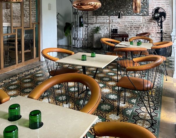 Um dos três ambientes do Carmen, restaurante contemporâneo em Cartagena / Daniela Filomeno