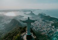 Brasil alcança 94% de satisfação entre turistas estrangeiros, diz pesquisa