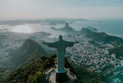 Brasil alcança 94% de satisfação entre turistas estrangeiros, diz pesquisa