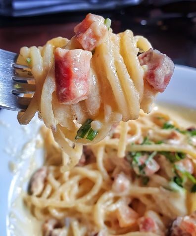 Macarrão Carbonara / Caroline Grimm