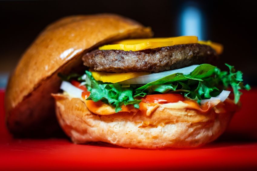 Os EUA sabem pegar uma boa comida – como o hambúrguer – e torná-la ainda melhor / Ádám Faragó, Pexels