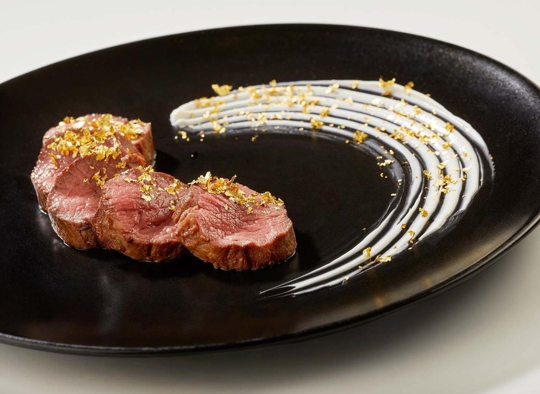 carne com ouro