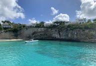 Uma ilha, dois países: o paraíso caribenho onde França e Holanda se encontram