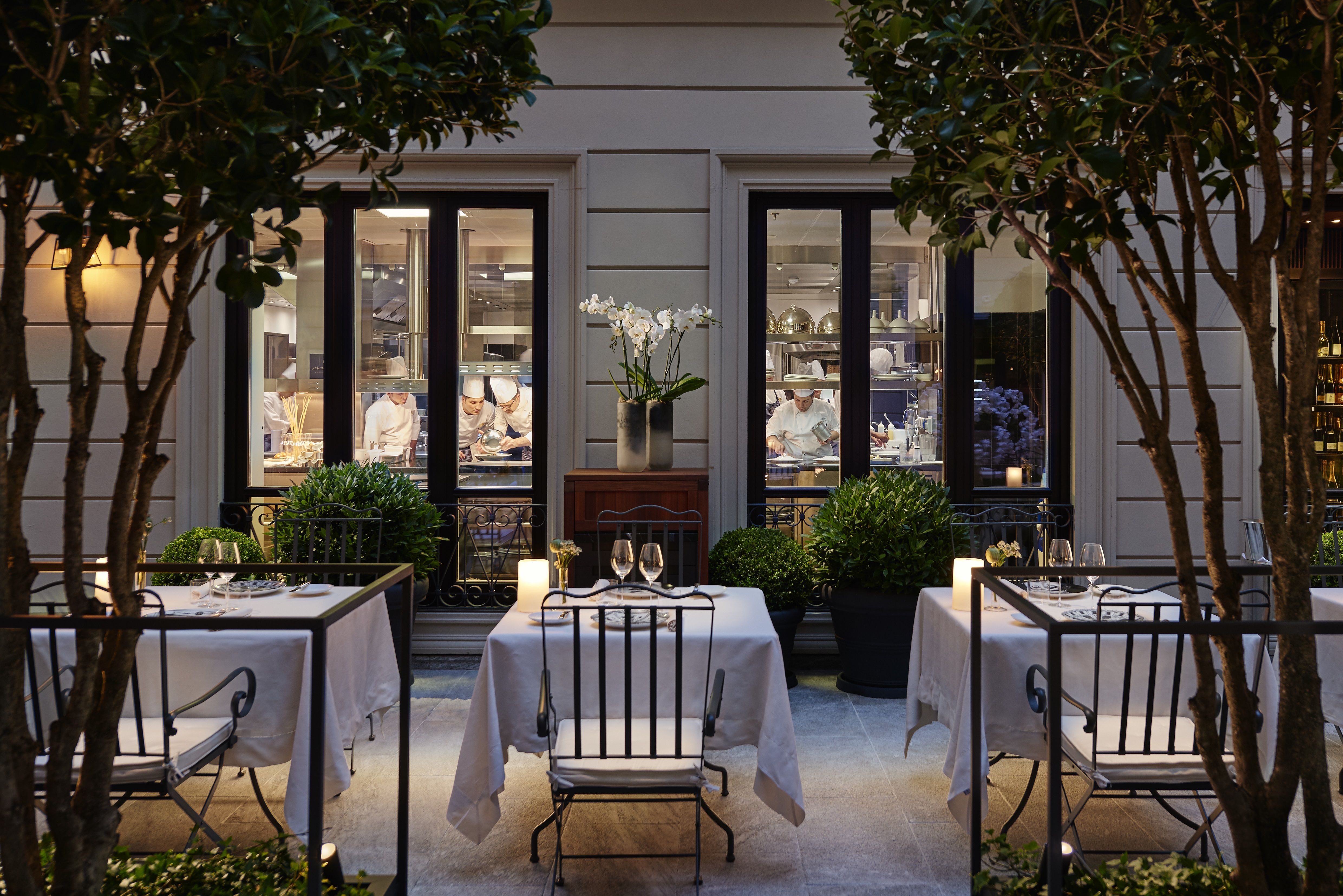 MOMLN SETA MILÃO COURTYARD OPEN KITCHEN 01