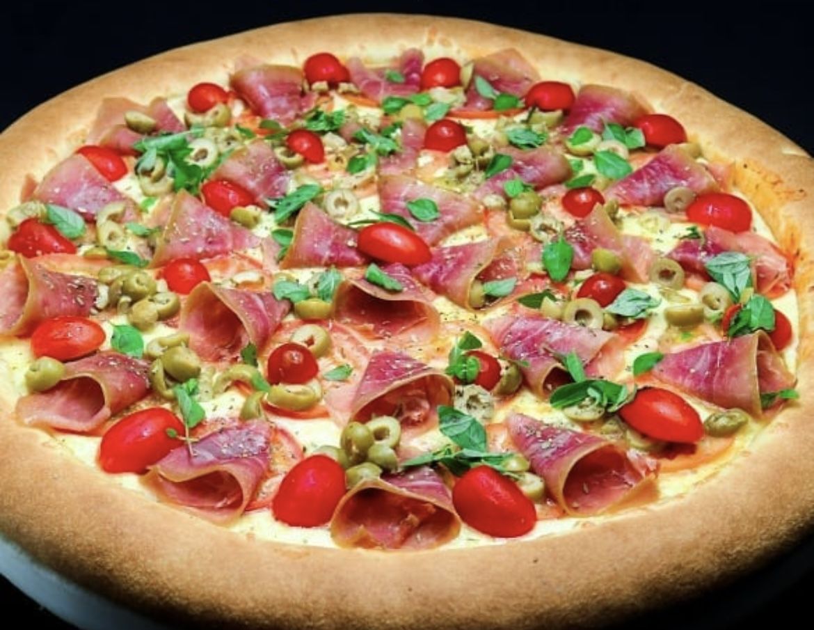 Stalos está aberto 24h no Rio de Janeiro e oferece desde matinais a pratos executivos; pizzas fazem sucesso na madrugada • Reprodução Instagram