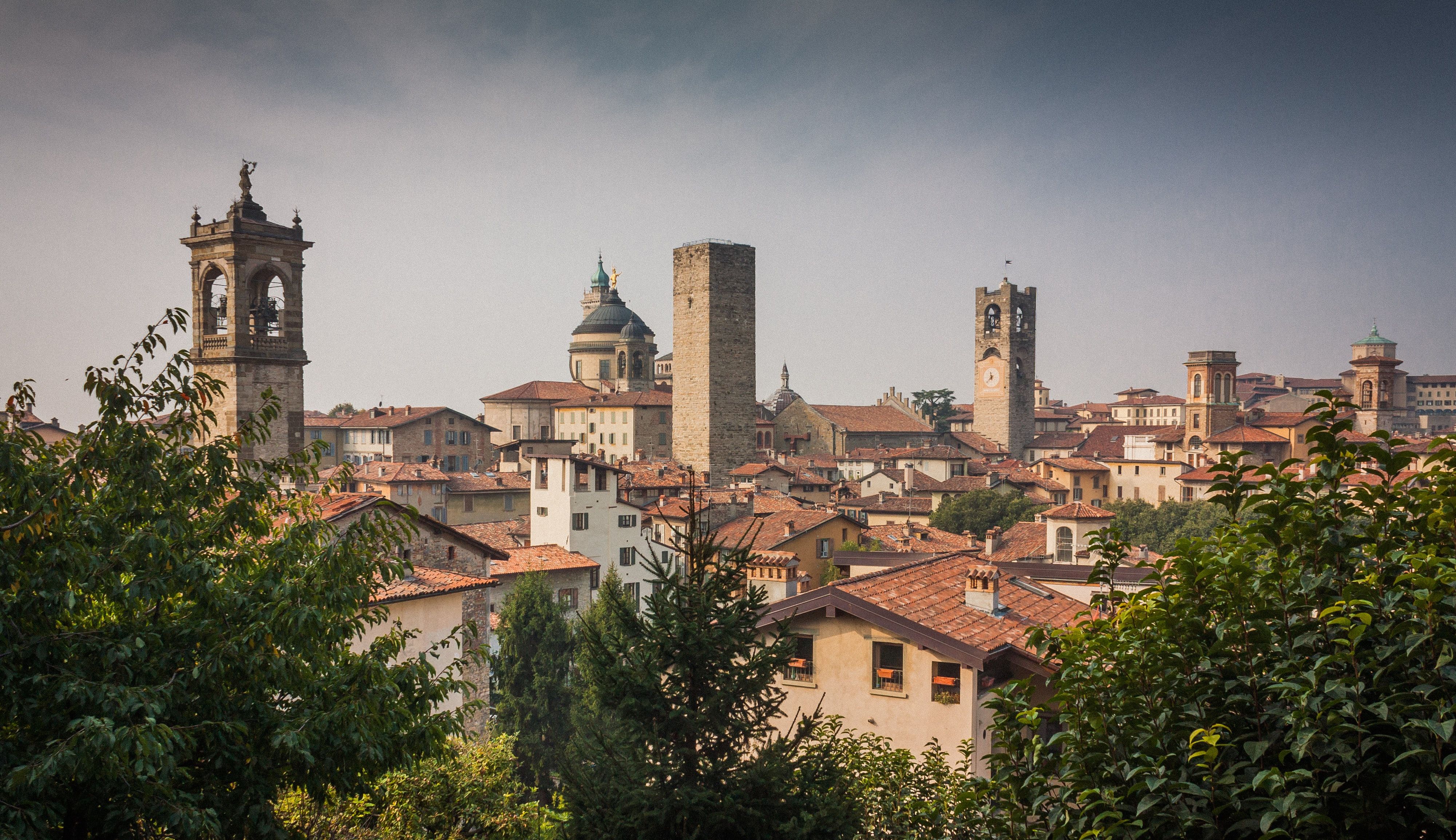 bergamo max-nayman-thR8Y2MWOSU-unsplash