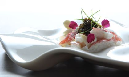 Caldeirão de cultura e sabores, Singapura tem restaurante espanhol que ensina sobre o saquê