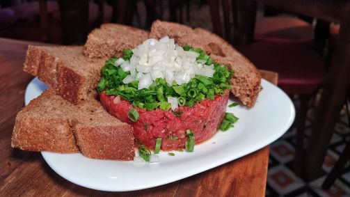 Carne de Onça do Cartolas Sports Bar, no bairro de Batel, em Curitiba