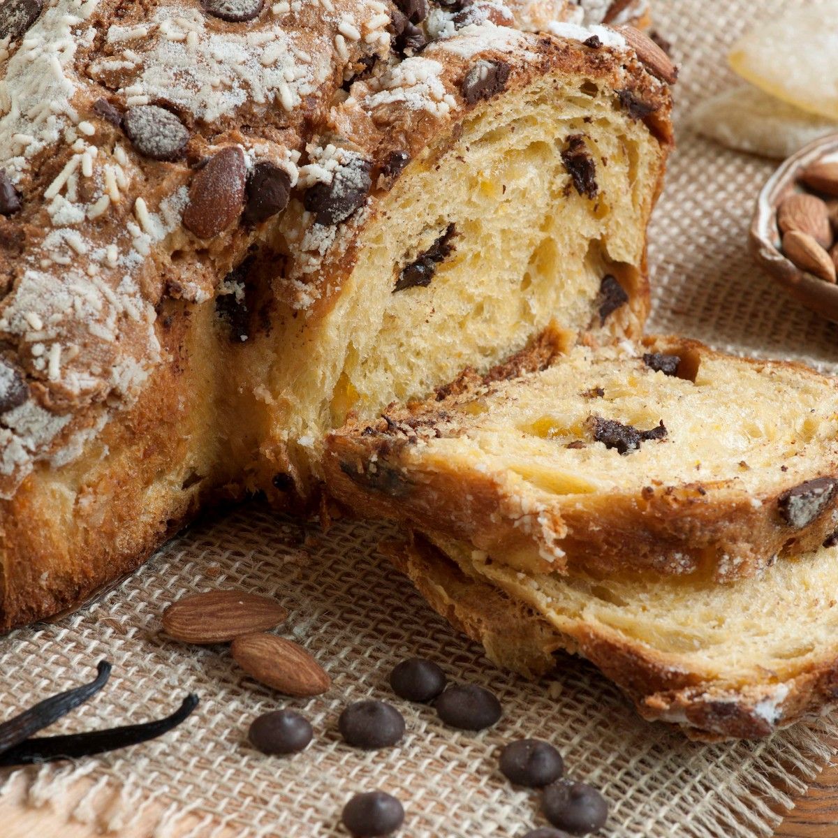 Colomba Pasquale All`Arancia I Cioccolato Fondente da Casa Santa Luzia / Iara Venanzi